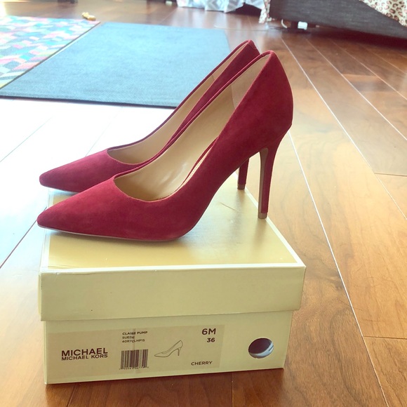 MICHAEL Michael Kors Shoes - New In Box Michael Kors Claire Suede Pump